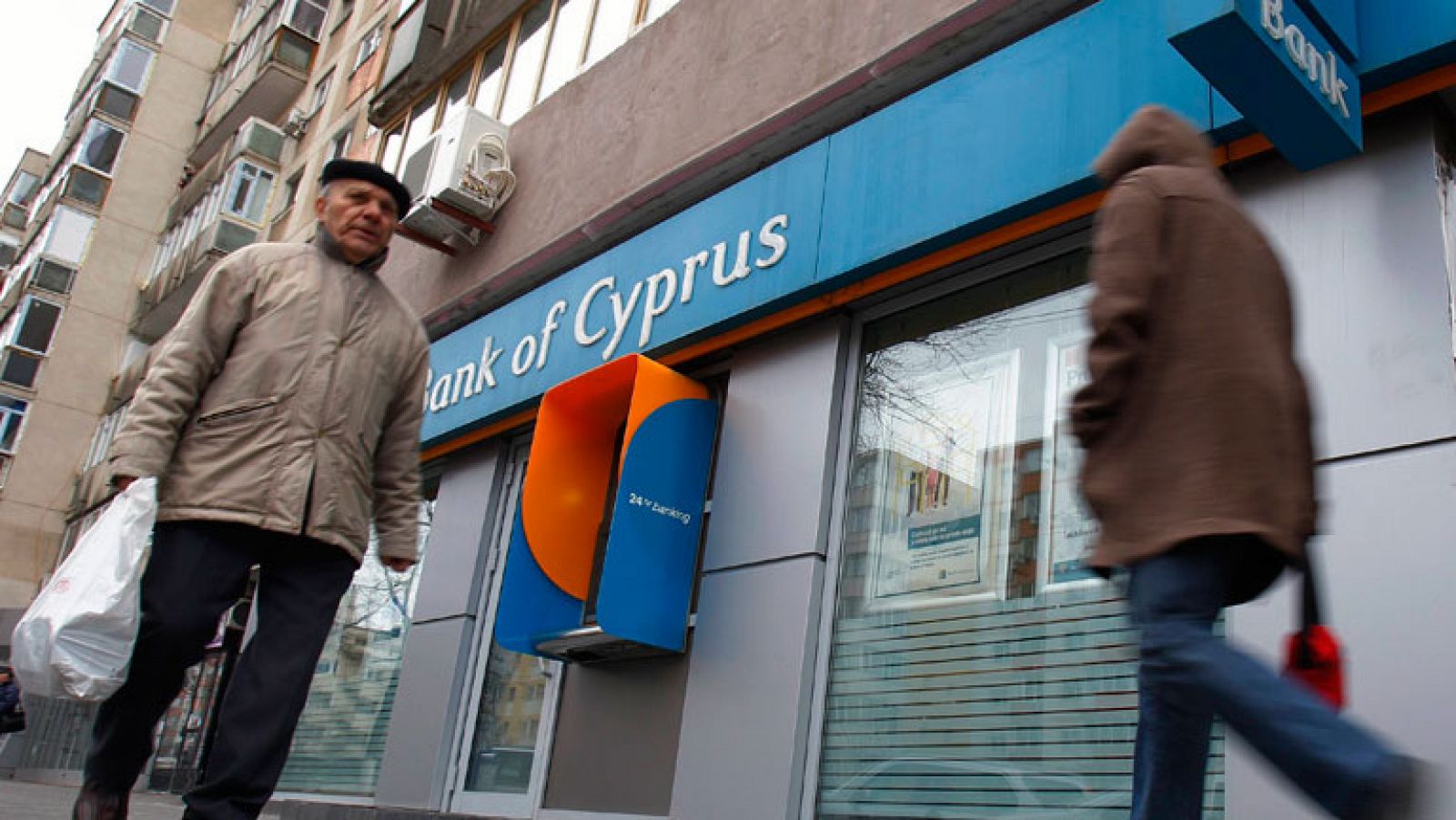 Telediario 1: Los bancos chipriotas estarán cerrados hasta el jueves | RTVE Play