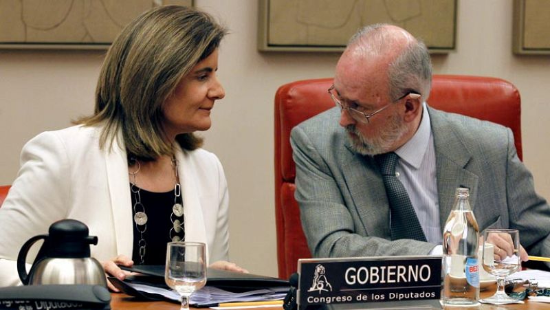 Báñez ve cumplido el objetivo a corto plazo de la reforma laboral, "moderar la destrucción de empleo"