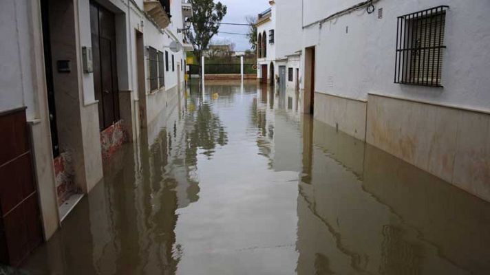 Desembalse de agua en Sevilla