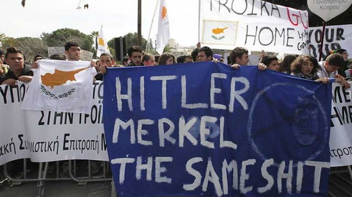 Telediario 1 - Manifestaciones de empleados de banca en Chipre