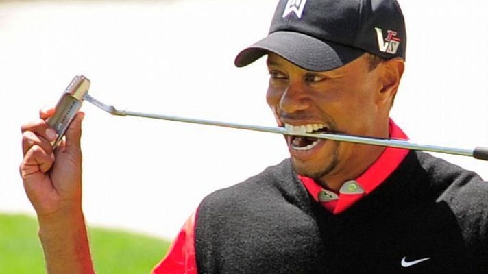 Tiger Woods vuelve a sonreír