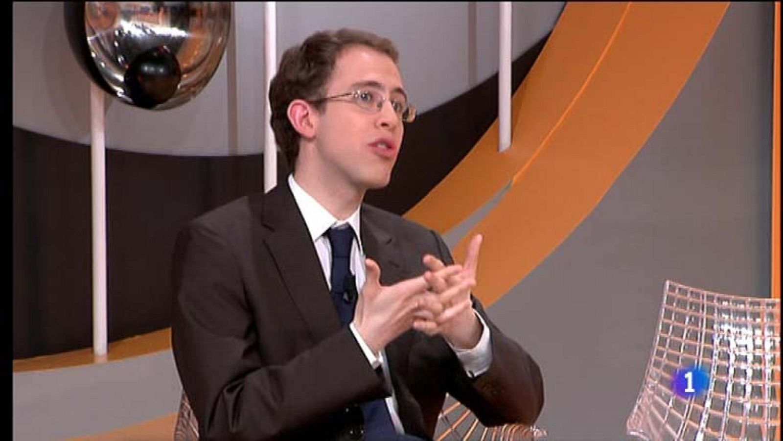 Tenemos que hablar - Carlos, 27 años, seis idiomas, tres carreras y dos doctorados