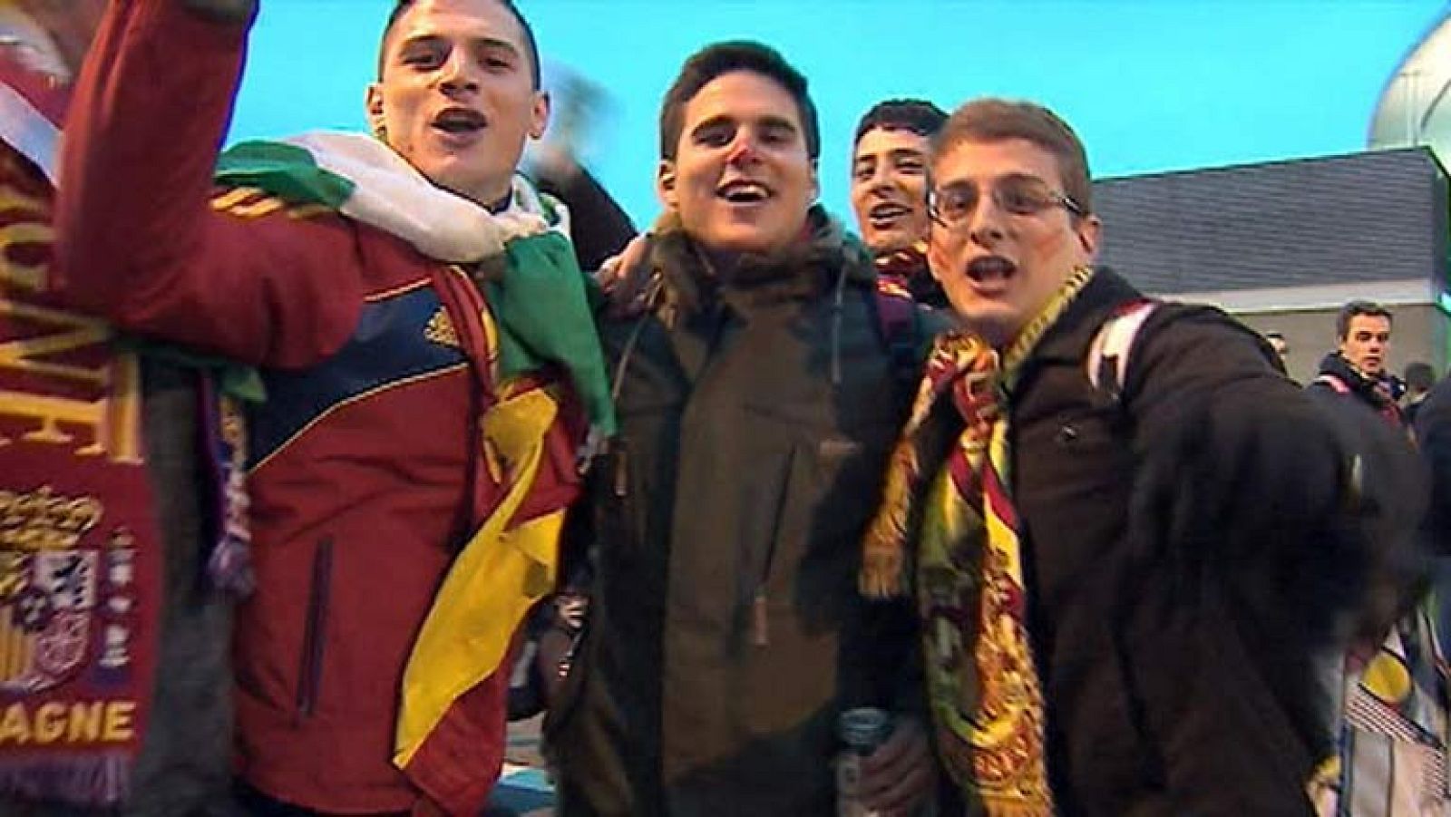 El partido Francia-España fue el acontecimiento principal tanto en España como en Francia. Calles vacías....y algunos bares abarrotados. Estuvimos en uno de Paris y otro de Madrid.