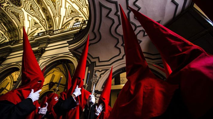 Telediario 1 - La lluvia da una tregua a las procesiones en la tarde del Miércoles Santo