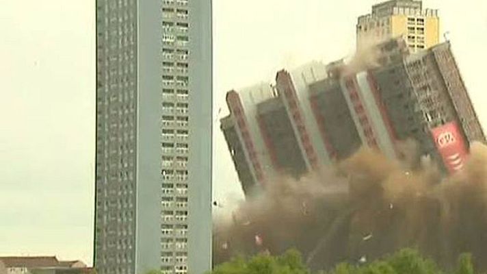 La 2 Noticias - Japón apuesta por demoler los edificios "planta por planta"