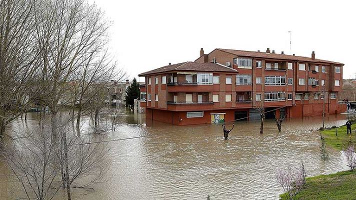 Telediario 1 - Desalojan a 15 familias por las inundaciones en Viana de Cega, Valladolid