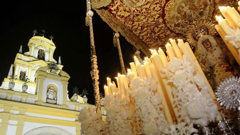 La lluvia permite celebrar el Jueves Santo en todo su esplendor