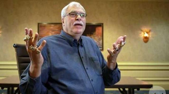 Phil Jackson presume de anillos en Twitter