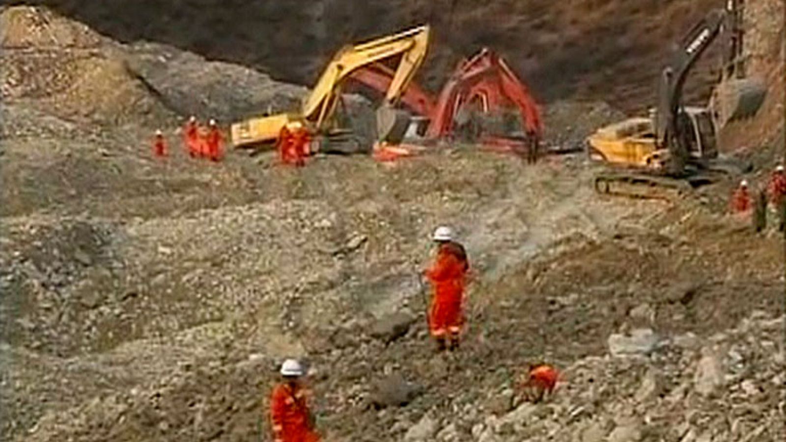 Un total de 28 personas han fallecido y otras 13 han resultado heridas en una explosión de gas ocurrida en el interior de una mina de carbón en la provincia de Jilin (noreste), según han informado las autoridades locales chinas a través de la agencia Xinhua. Por otro lado, 83 trabajadores han quedado sepultados en un corrimiento de tierras en otra mina en Tíbet.