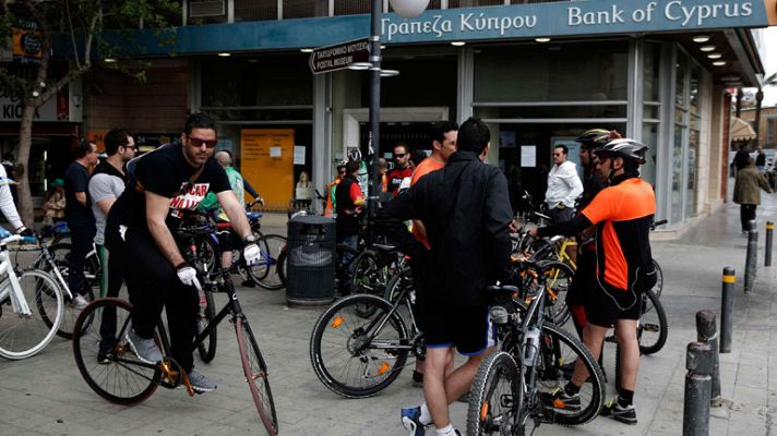 Los desayunos - Los depósitos en Chipre de más de 100.000 euros podrían perder hasta un 60%