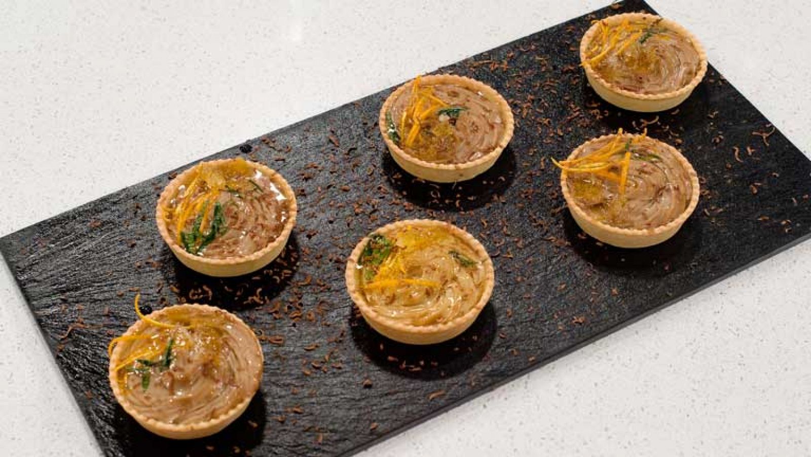 Tartaleta con picadillo de naranja y menta