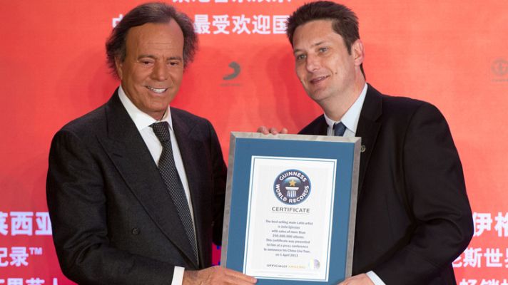 Telediario 1 - Julio Iglesias entra en el Guinness