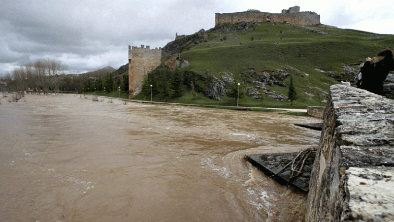 Las fuertes lluvias dejan 2 muertos y elevan el riesgo de desbordamiento de ríos