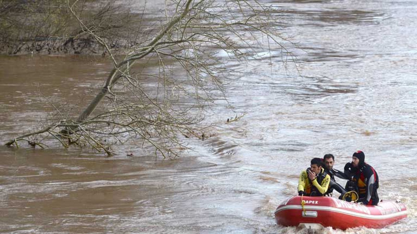 La lluvia provoca el desbordamiento de varios ríos
