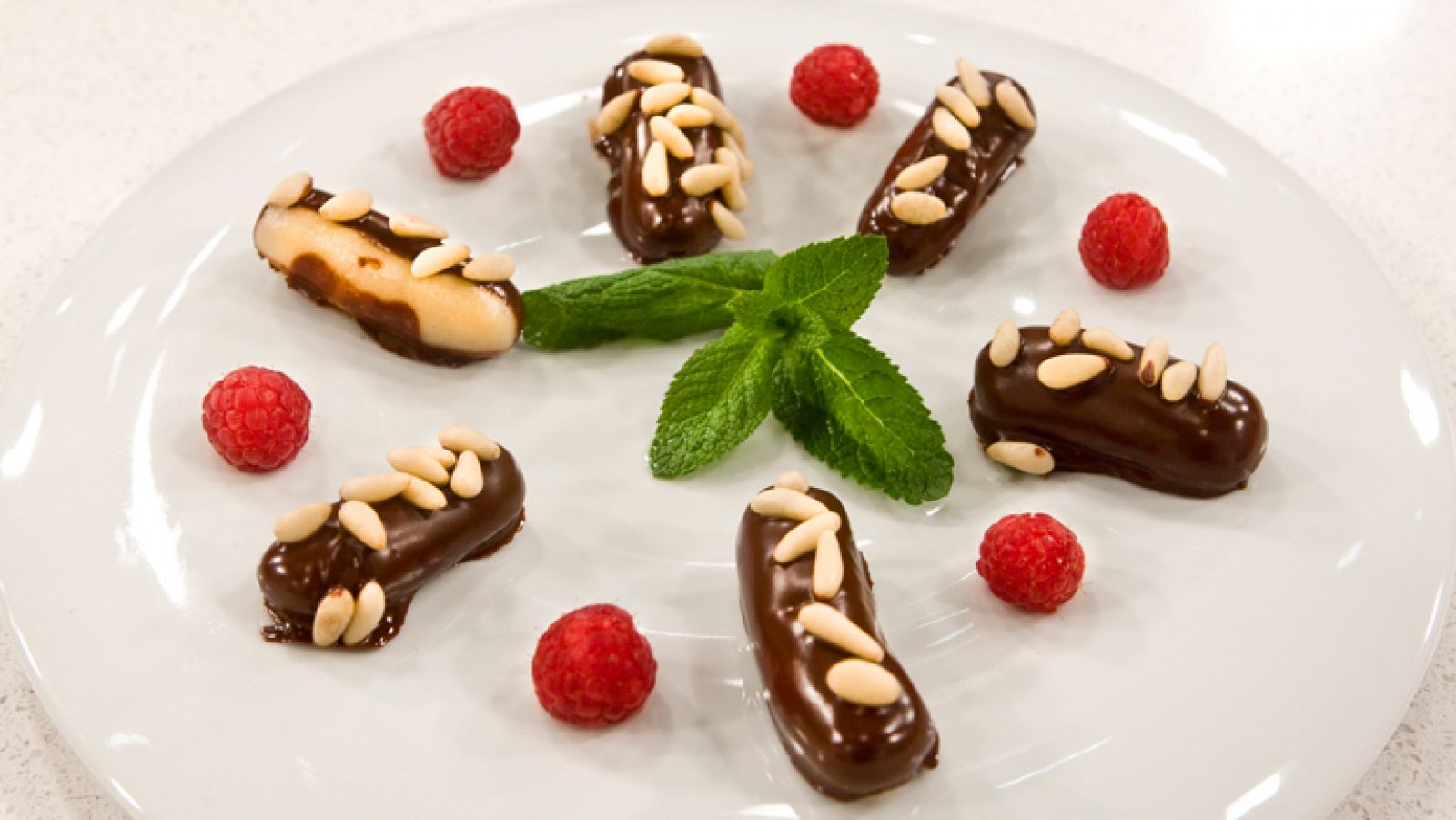  Barritas de almendra, chocolate y piñones