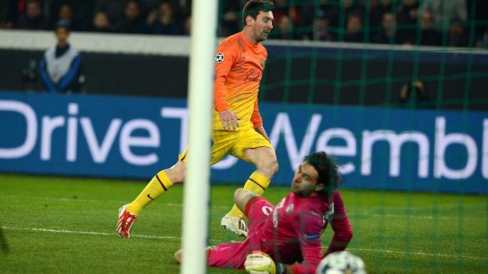 Messi abre el marcador de tiro raso cruzado (0-1)