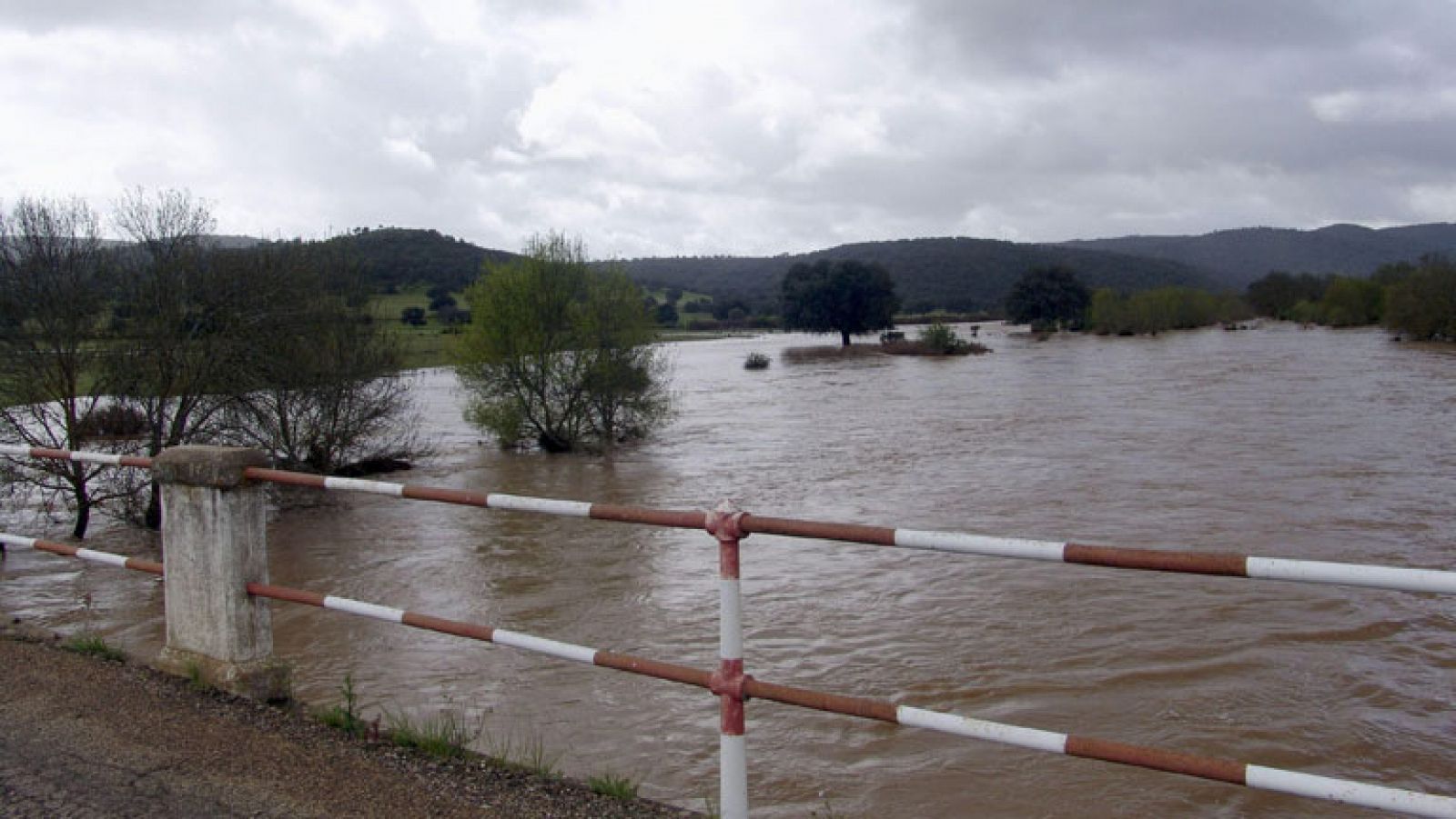 Telediario 1: Los embalses siguen soltando agua | RTVE Play