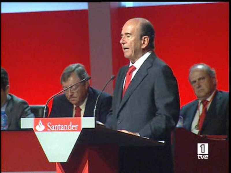 El presidente del banco Santander, Emilio Botín, ha vaticinado que la crisis de la economía española, pasará pronto, igual que ocurre cuando un niño tiene fiebre "que llega de golpe y es alta, pero desaparece pronto" 