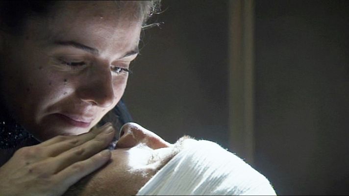 Águila Roja - Hernán abre los ojos con...Lucrecia