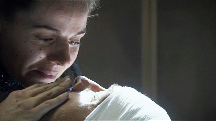 Águila Roja - Hernán abre los ojos con...Lucrecia