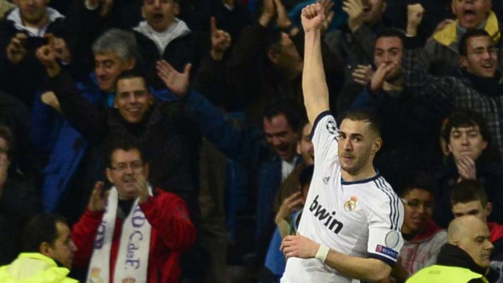 El delantero del Real Madrid ha marcado el segundo gol contra el Galatasaray en el minuto 28 de juego, tras un pase de Essien y un gran control del francés.