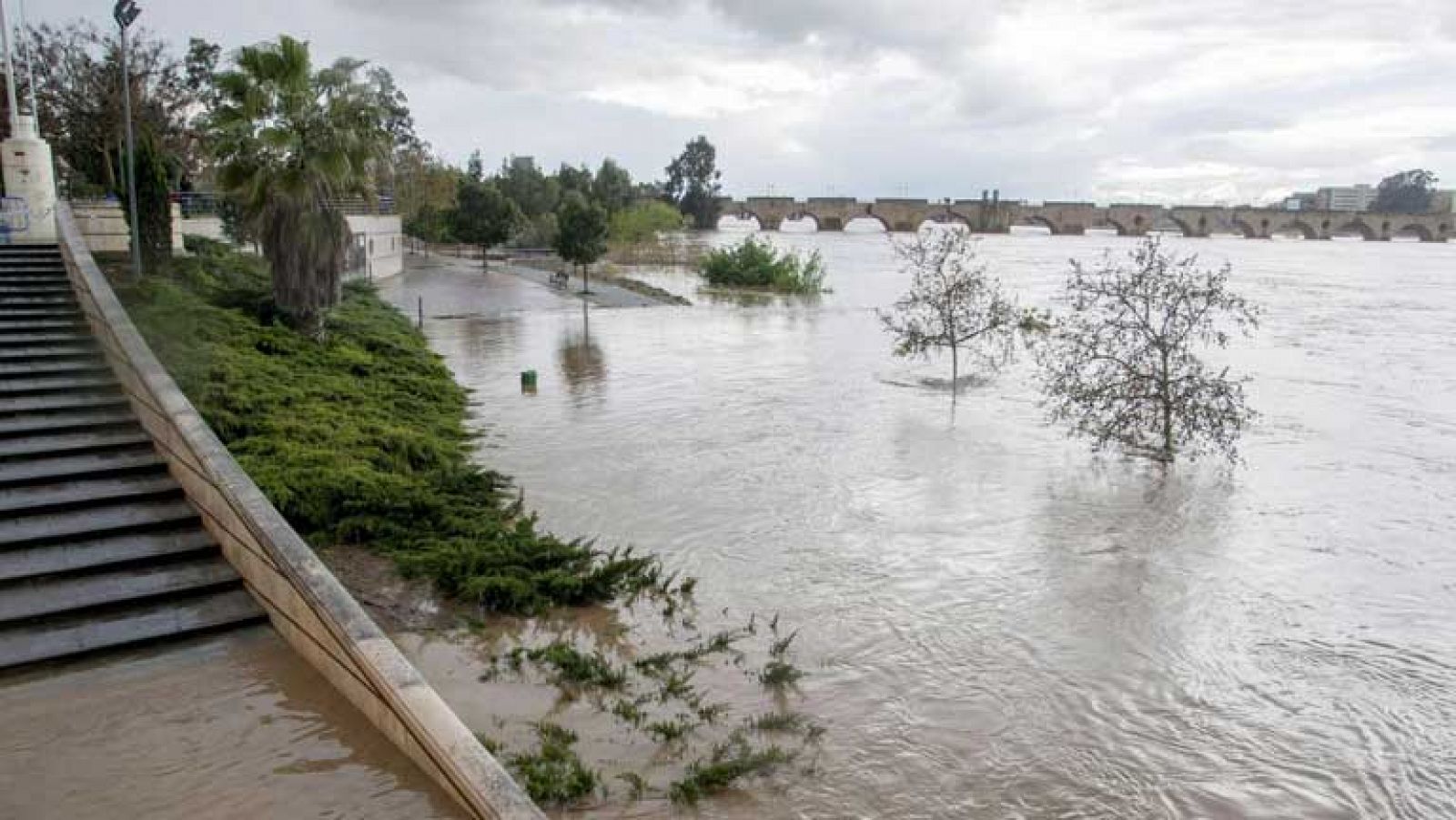 El tiempo: Lluvias persistentes en Cádiz y Cataluña | RTVE Play