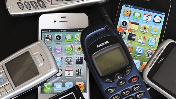 La 2 Noticias - El teléfono móvil cumple 40 años