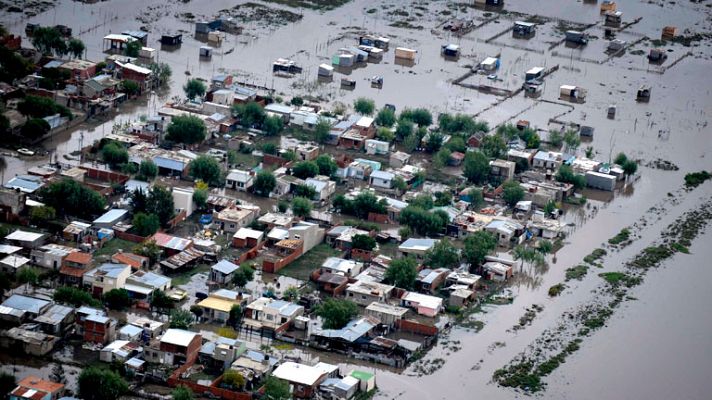 Telediario 1 - Ascienden a 48 los muertos en ciudad argentina de La Plata por las inundaciones