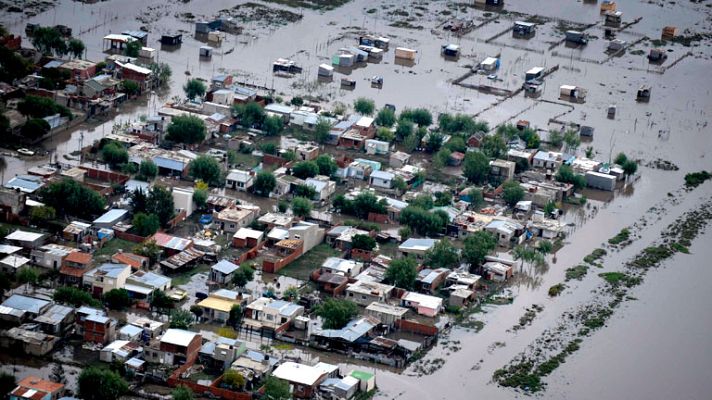 Telediario 1 - Ascienden a 48 los muertos en ciudad argentina de La Plata por las inundaciones
