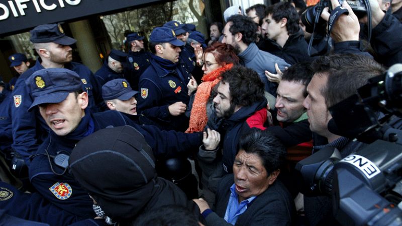 La plataforma antidesahucios paraliza el desalojo de una mujer enferma de Alzheimer 