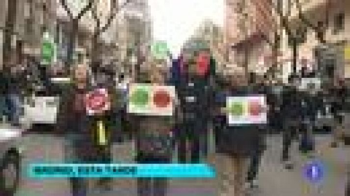 Telediario 1 - Escrache ante la casa de la vicepresidenta de Sáenz de Santamaría