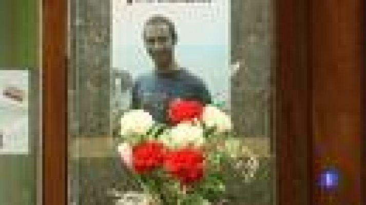 Telediario 1 - Se sigue buscando al ertzaina que disparó la bola que mató a Íñigo Cabacas