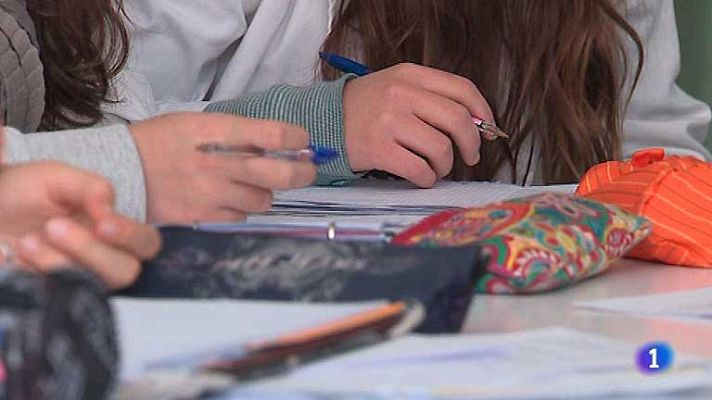 Telediario 1 - El nuevo plan de infancia eleva la edad pediátrica a 18 años