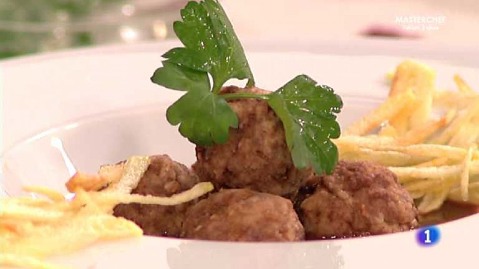 Cocina con Sergio - Albóndigas en salsa con frutos secos - ver ahora