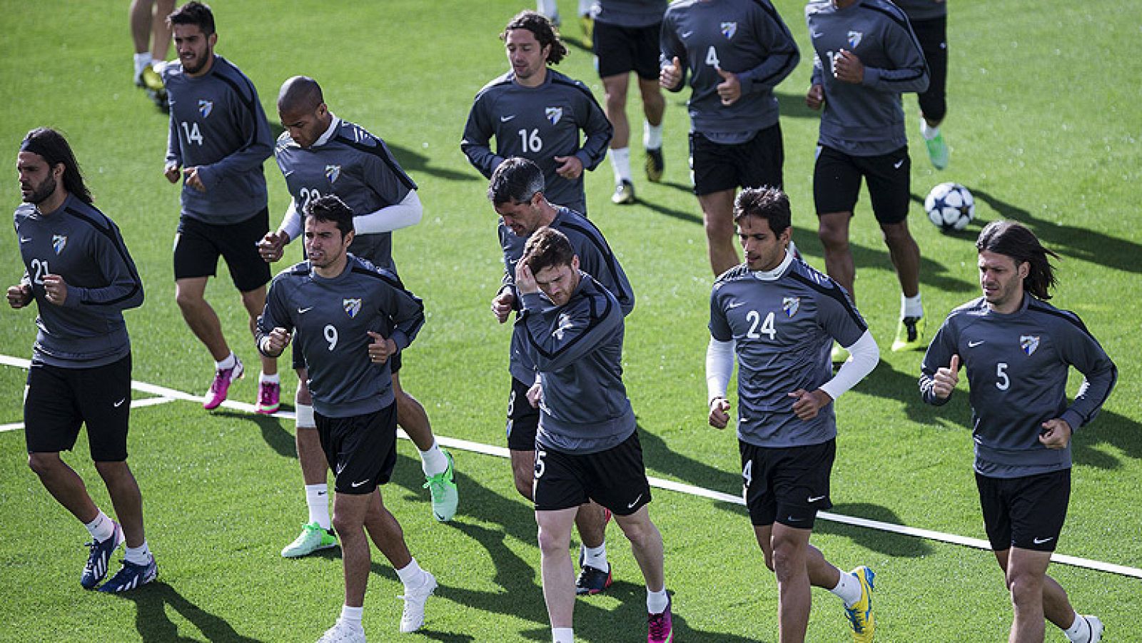 El Málaga ya se entrena con vistas al choque de vuelta de cuartos de final de Champions contra el Borussia Dortmund, con el que empató a cero en la ida.