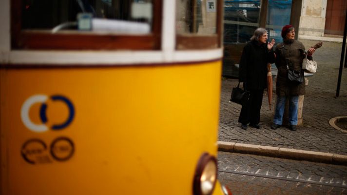 Telediario 1 - La troika visitará Portugal para analizar los últimos acontecimientos