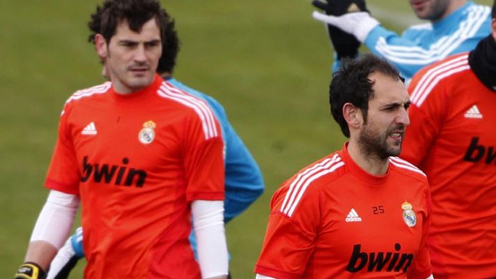 Telediario 1 - Casillas mantiene vivo el debate de la portería