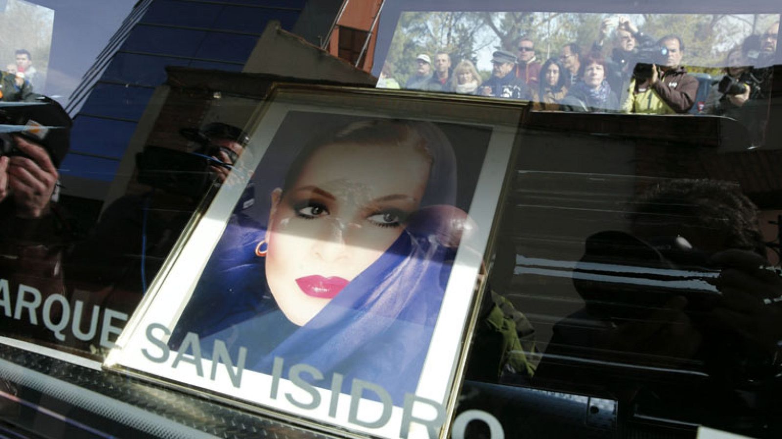 Momentos emotivos por la pérdida de Sara Montiel en pleno centro de Madrid