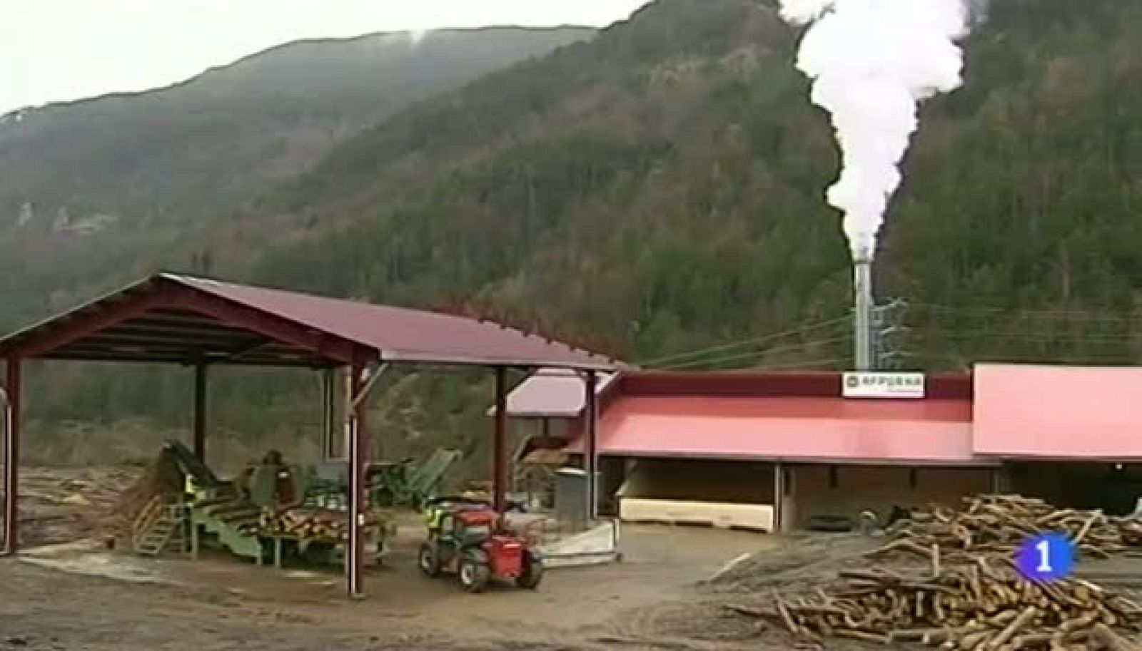 Inaugurada en Ansó la primera planta de biomasa de Aragón, en marcha desde noviembre. Tiene 7 empleados, luego serán 10 más.Los máximos responsables de GM se reúnen durante dos días en Alemania para estudiar el plan futuro de inversiones.Preocupación en los centros rurales por el anuncio de suprimir el primer ciclo de ESO. Ayer hubo protestas en tres de ellos.