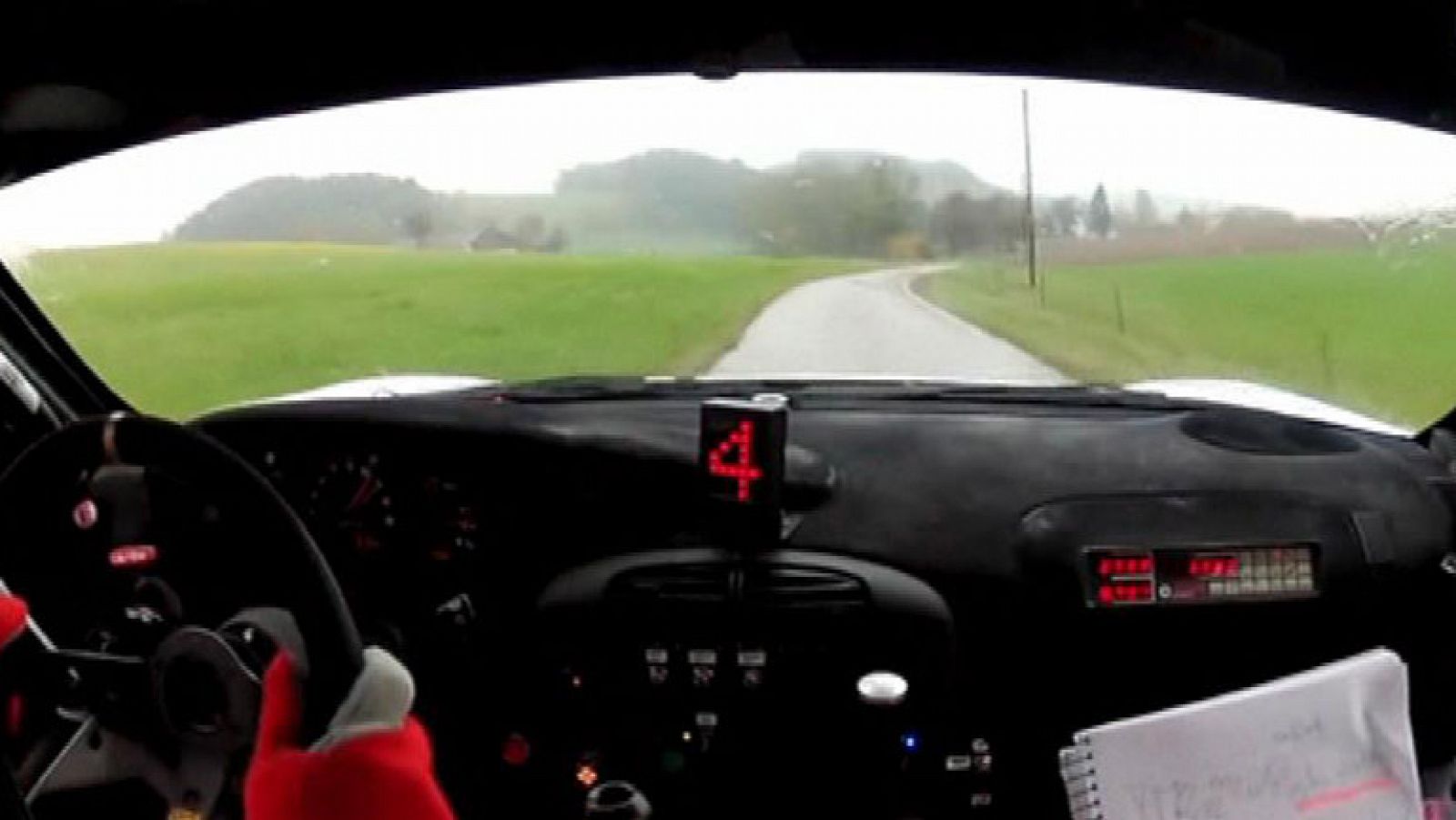 Mourinho llega al estadio del Galatasaray siguiendo las locas indicaciones de Luis Moya.