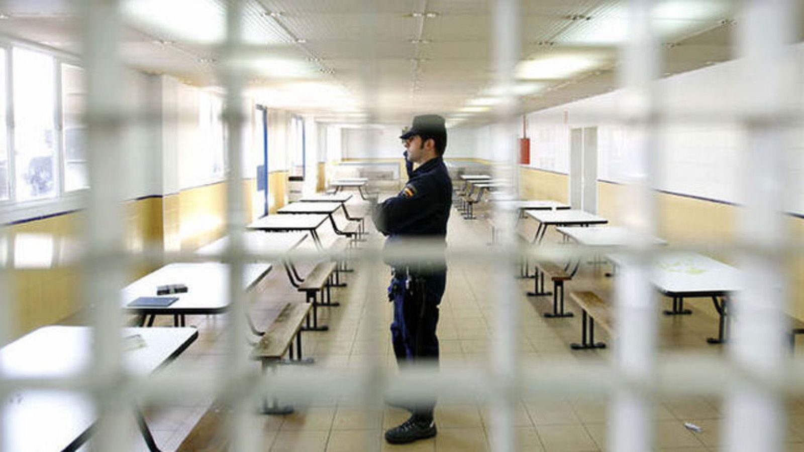 Los Centros de Internamiento de Extranjeros, convertidos en "comisarías grandes"