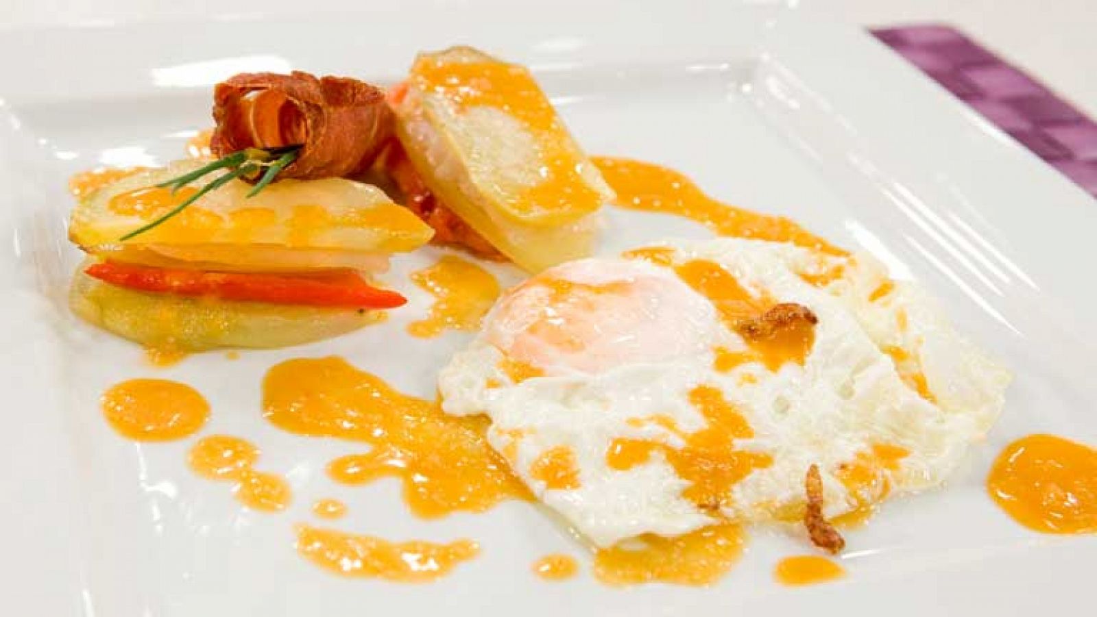 RTVE Cocina: Huevos fritos en salsa picante  | RTVE Play