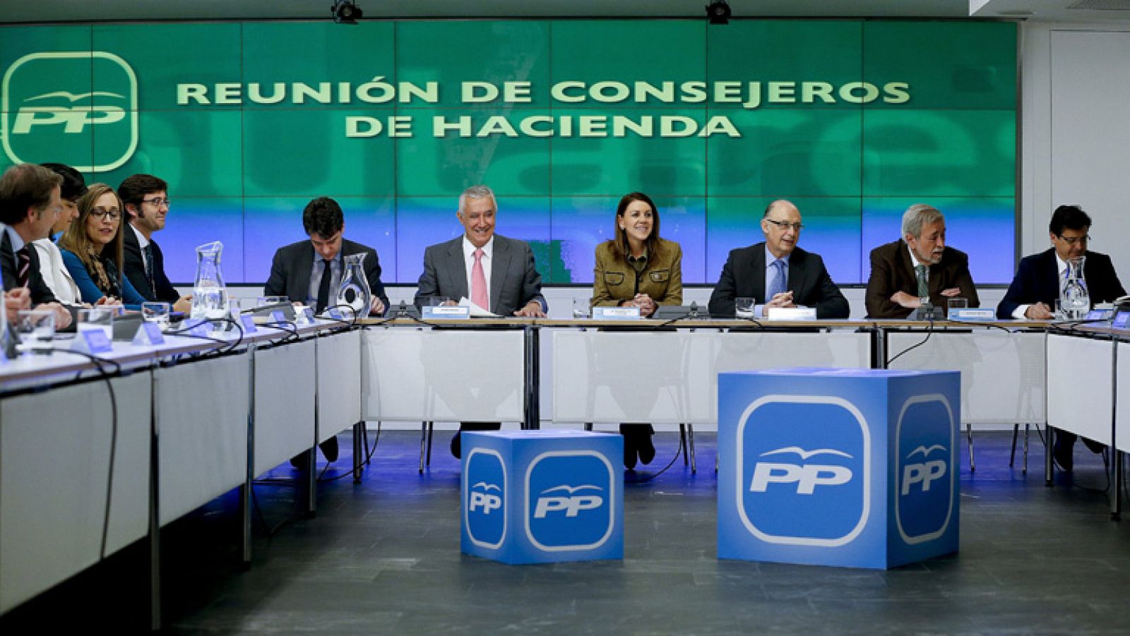 El ministro de Hacienda se reúne con los consejeros de Economía de las comunidades gobernadas por el PP | Ver