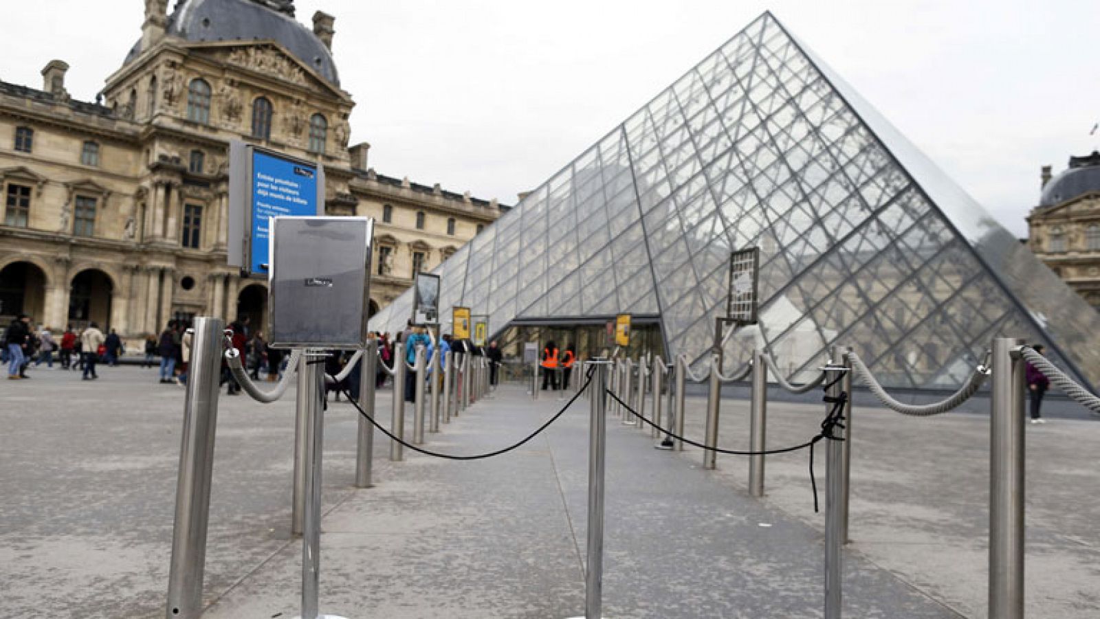 Informativo 24h: El Louvre cierra por la protesta de los vigilantes ante el acoso de carteristas | RTVE Play