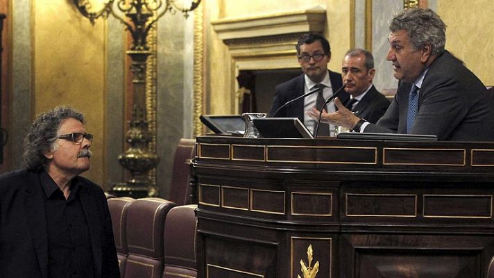 El diputado de ERC Joan Tardà, expulsado de la tribuna del Congreso por pretender hablar en catalán