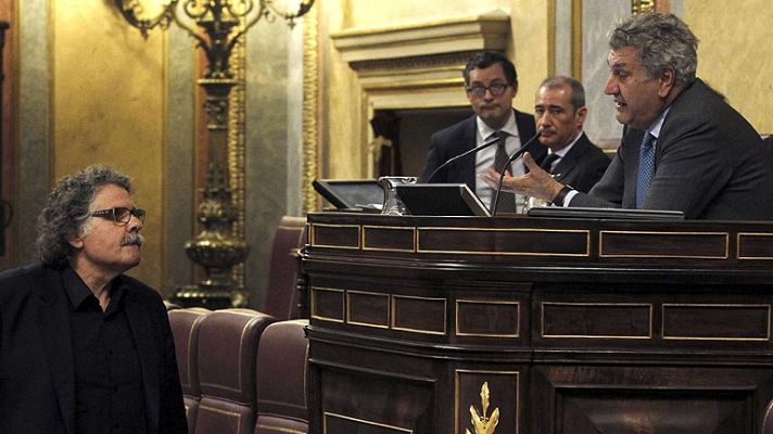 Informativo 24h - El diputado de ERC Joan Tardà, expulsado de la tribuna del Congreso por pretender hablar en catalán