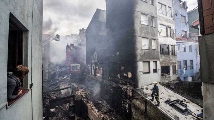 Telediario 1 - El incendio de Bermeo deja sin casa a 70 familias