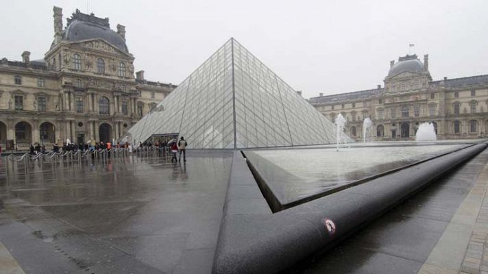 El Louvre abre sus puertas         