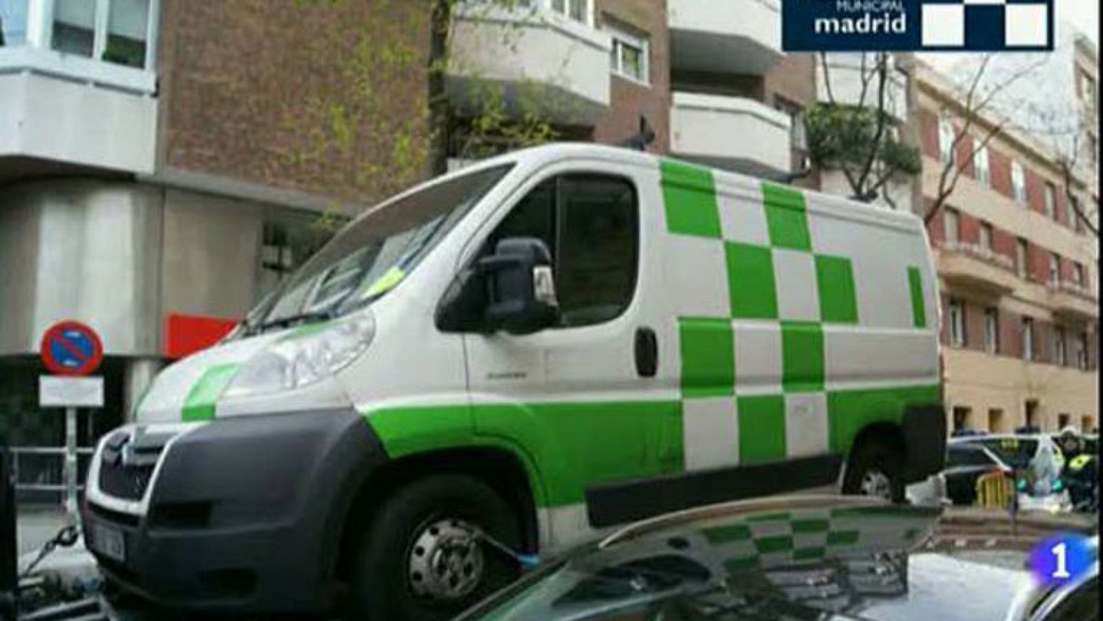 Delincuentes que se hacían pasar por funcionarios para robar ropa donada | Ver