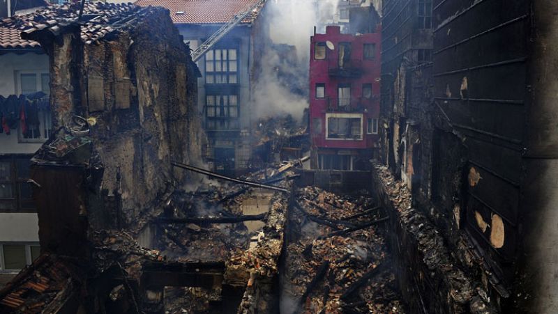 El día del devastador incendio de Bermeo comienza la investigación 